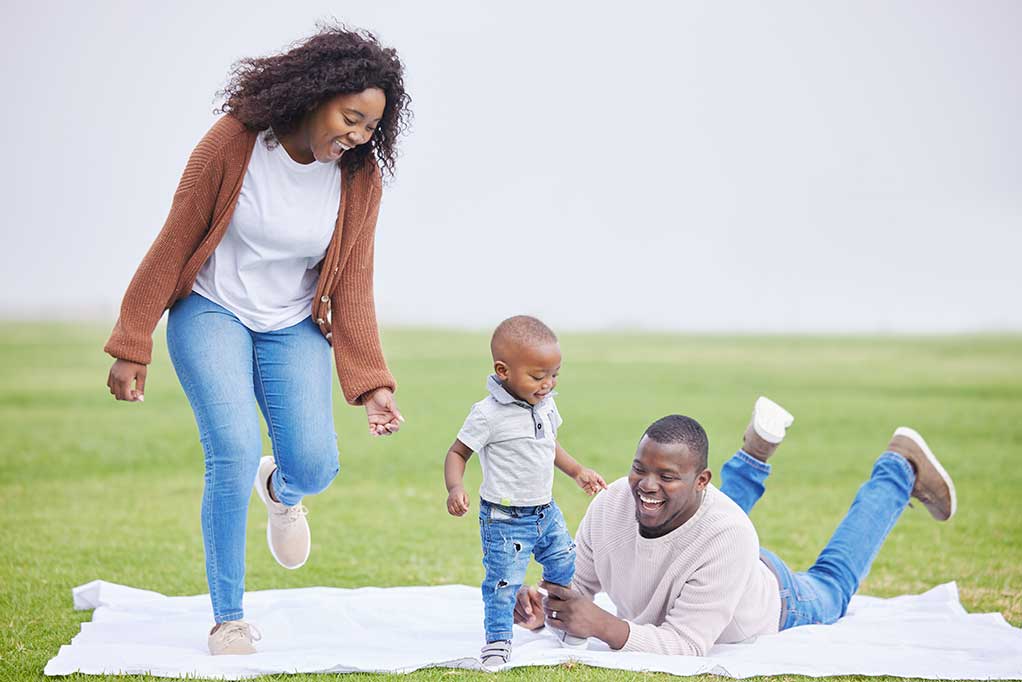 shot-of-a-young-couple-having-a-picnic-with-their-2025-04-06-08-56-04-utc